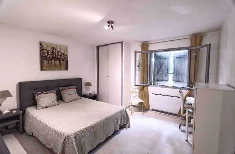 La Chambre avec grand lit double