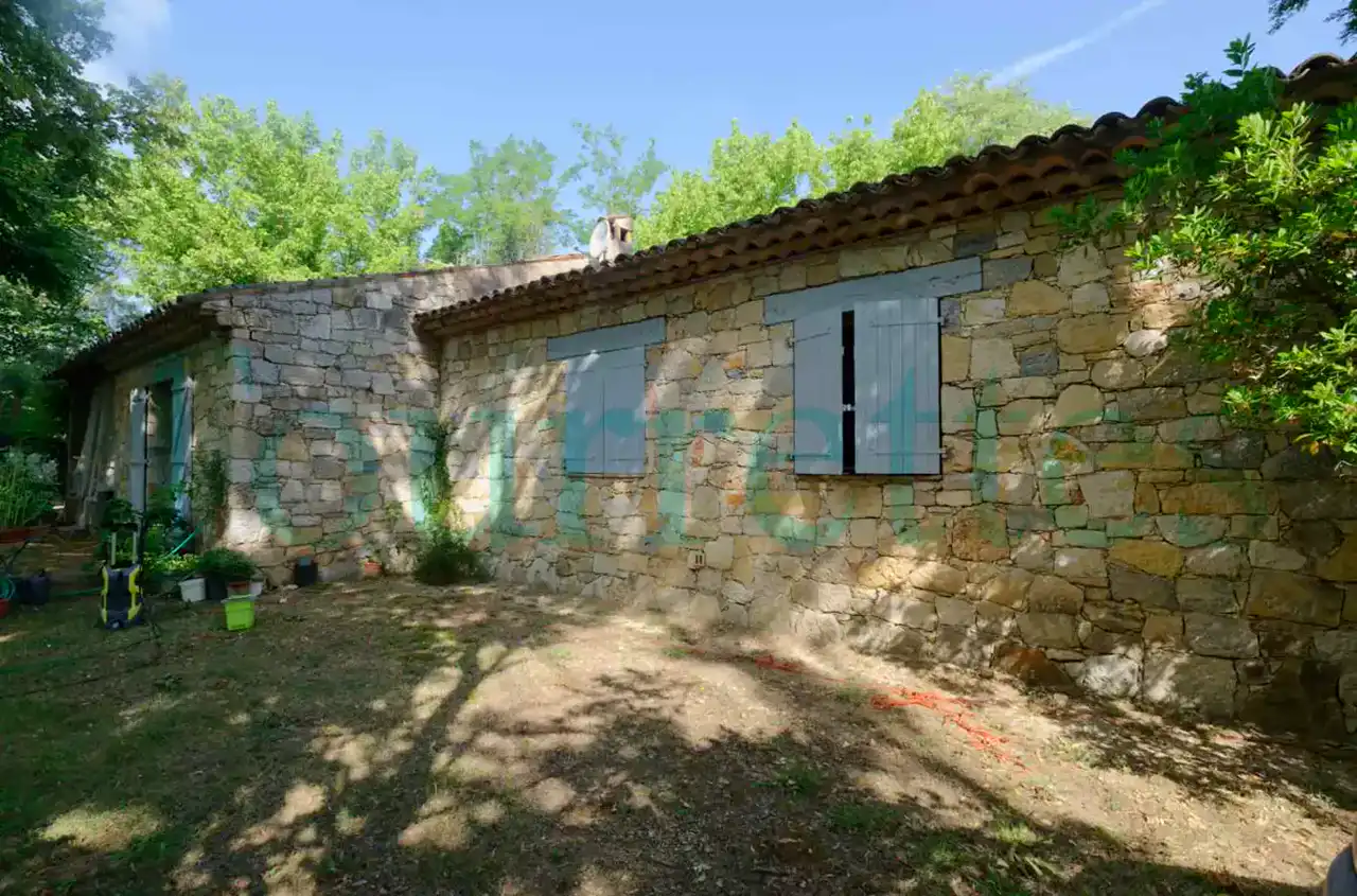 Vue panoramique Provence et champs de lavande à Tourettes (Var)